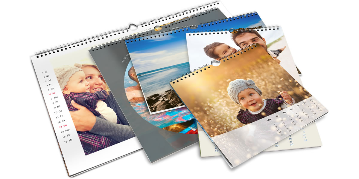 Fotokalendář je k dispozici v různých formátech. V závislosti na verzi od 20 x 20 cm do 50 x 75 cm.